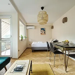 2br Apt Balcony Tamka 17 Ac Apartament