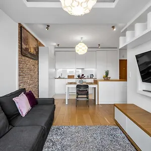 Spacious 2 Bedroom Ac Dalanowska 46 Apartament